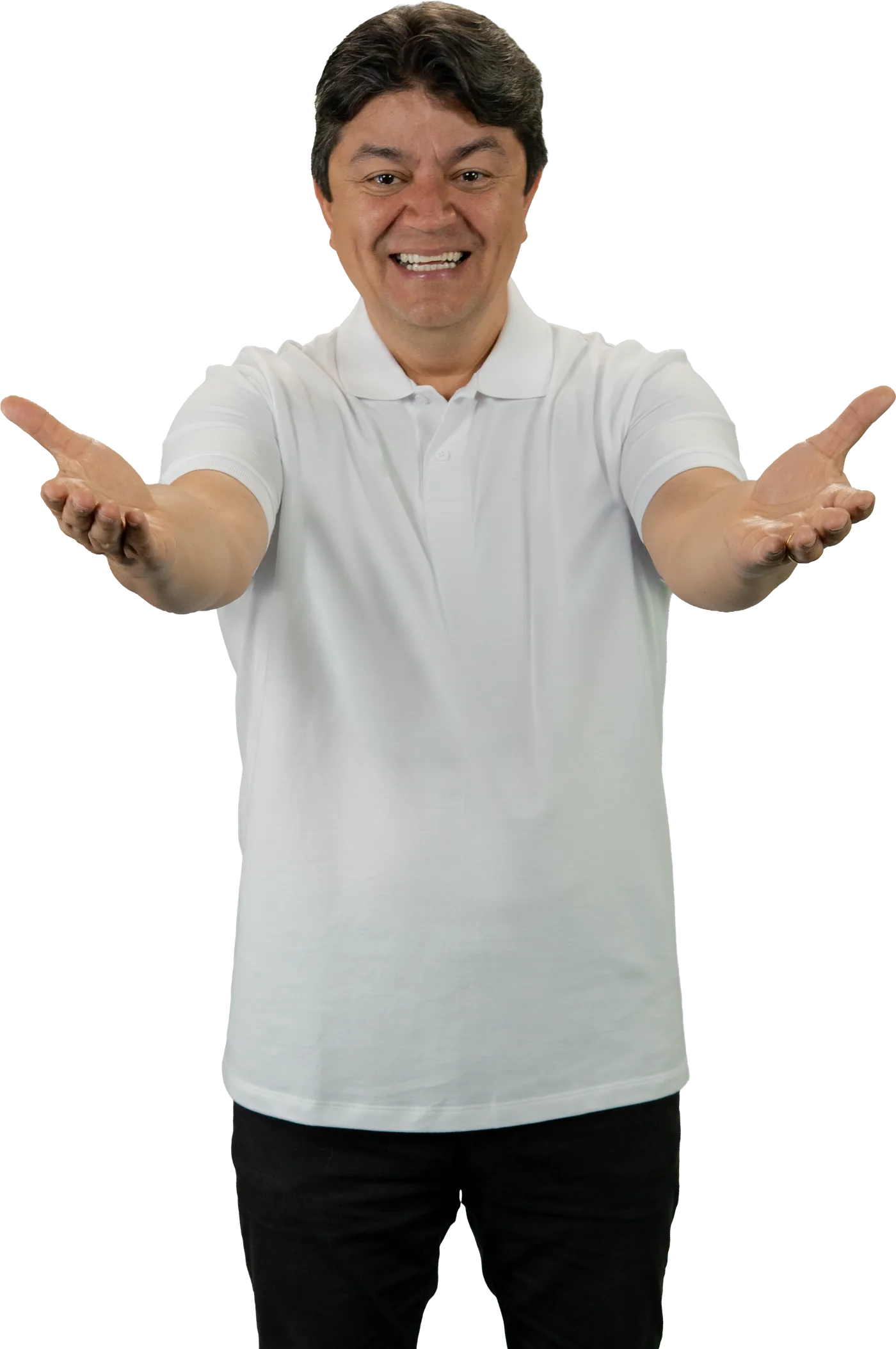 Marcio Braga de braços abertos, de camisa branca